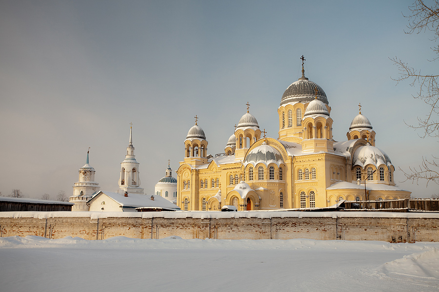 photo "The Exaltation of the Cross Cathedral. Verkhoturye." tags: architecture, landscape, winter