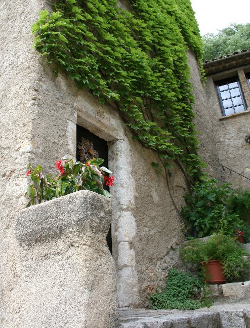 photo "St. Guilhem le desert, France: a corner" tags: landscape, 