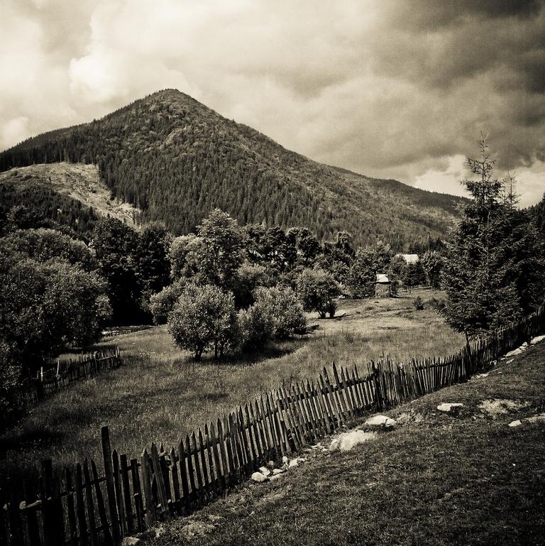 photo "***" tags: landscape, black&white, mountains