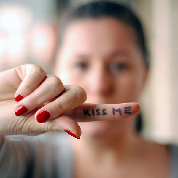 photo "kiss me" tags: , 