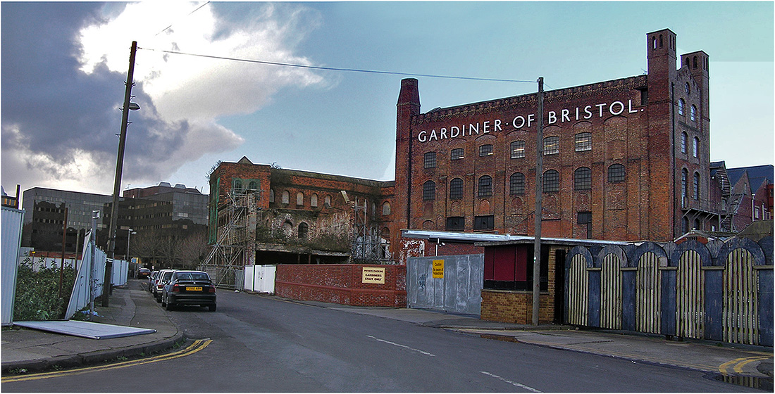 photo "City of contrasts." tags: architecture, city, landscape, 