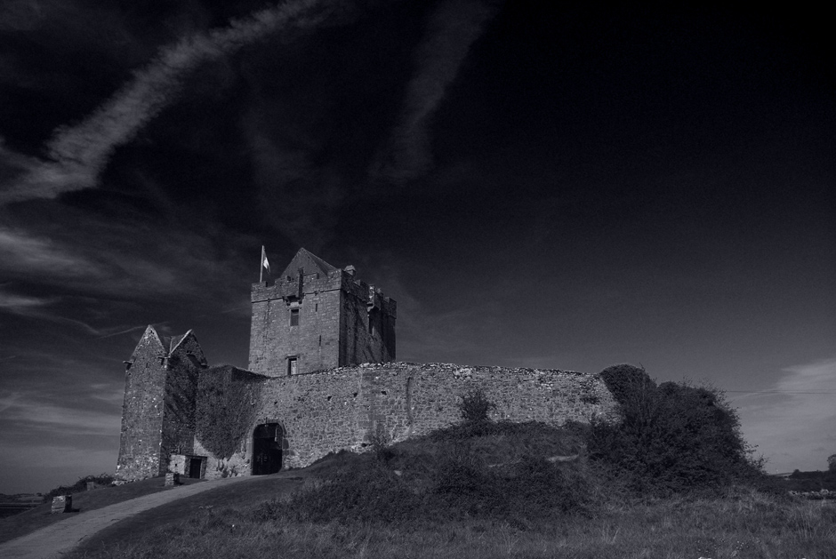 photo "Dunguaire Castle in Kinvara" tags: architecture, landscape, 