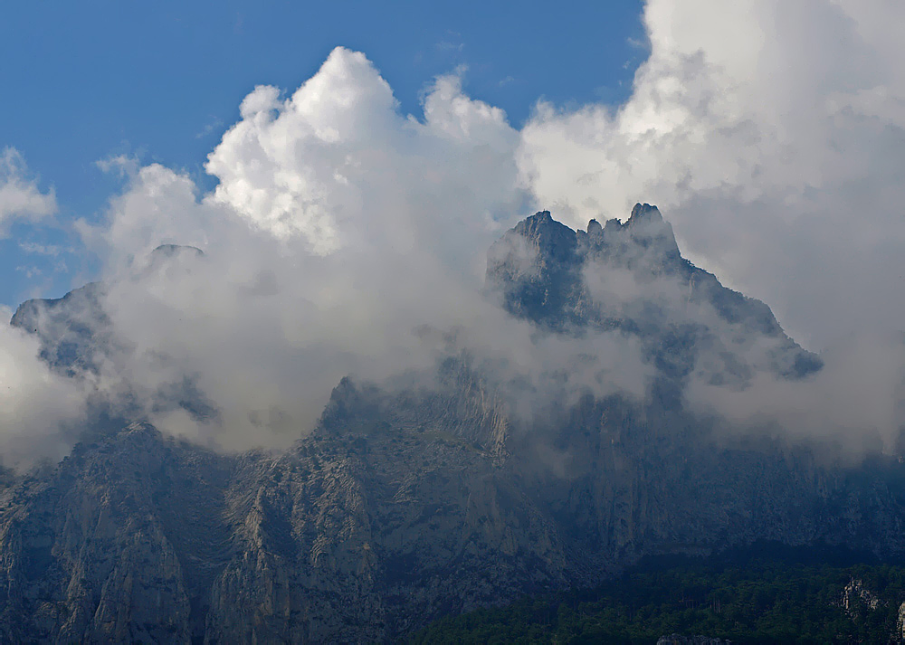 photo "Ai-Petri" tags: landscape, clouds, mountains