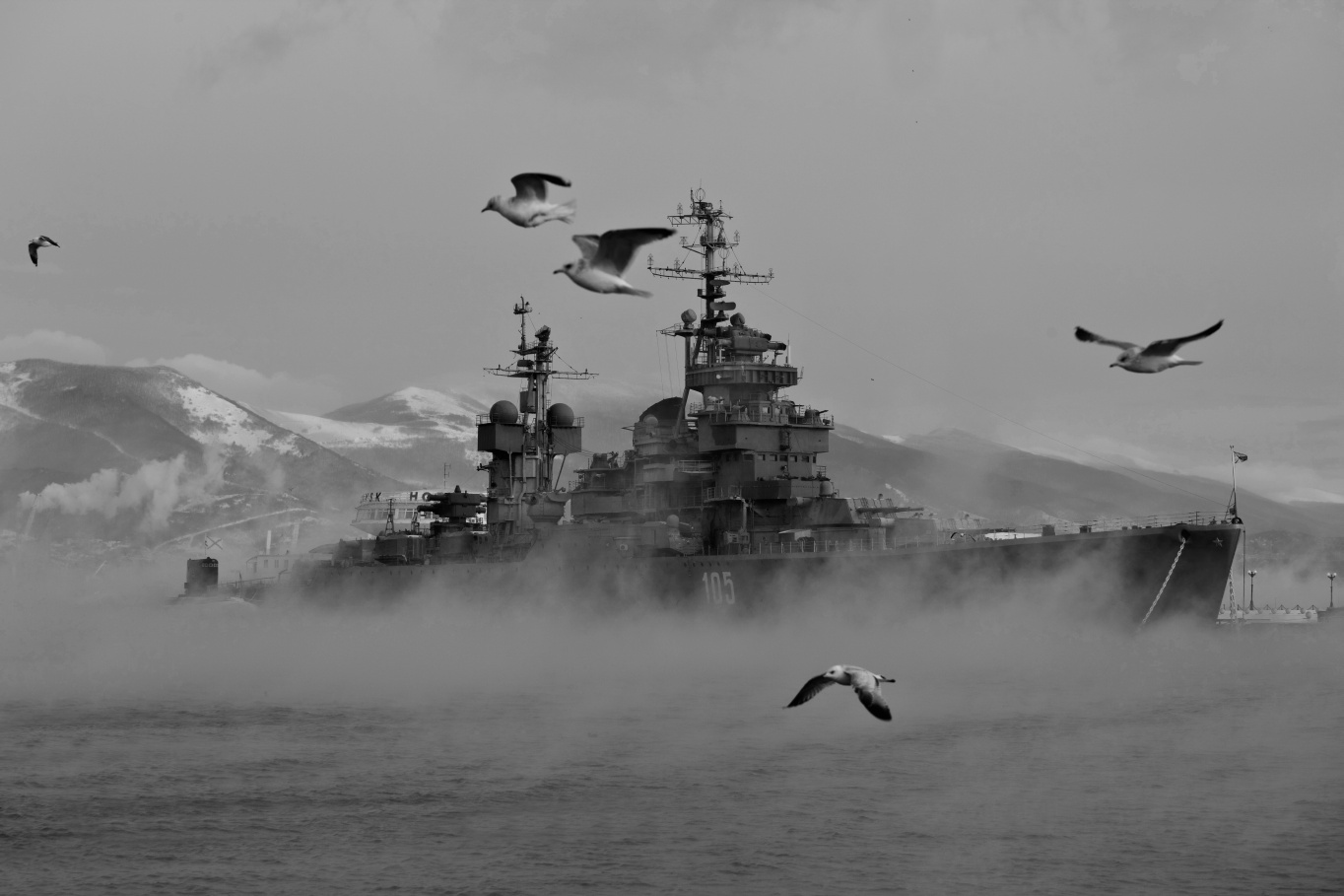 photo "Dreams about glorious past" tags: city, 