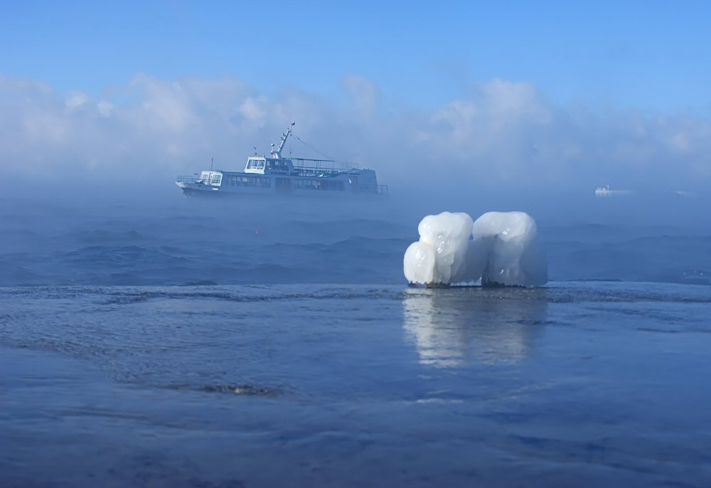 photo "Out of nowhere" tags: landscape, water, winter