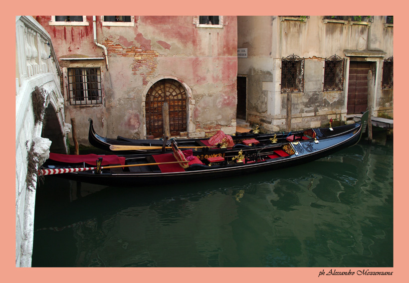 photo "Pink Venice gondola" tags: landscape, 