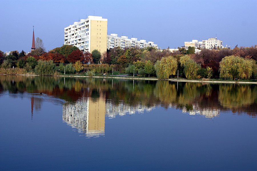 фото "Beginning of Autumn / Начало осени" метки: пейзаж, город, вода