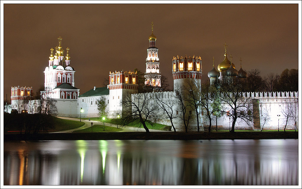 photo "White Castle (Novodevichy Monastery)" tags: landscape, city, night