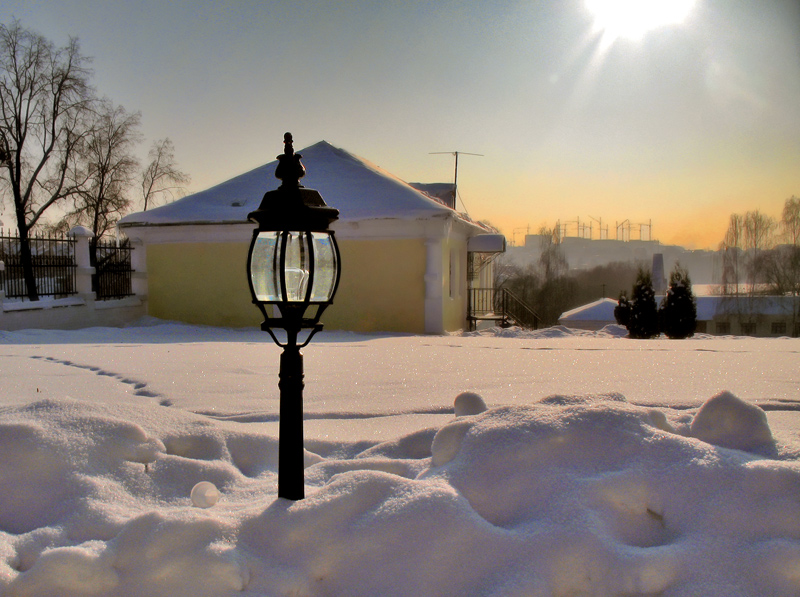 фото "Фонарь и зимний солнечный денек..." метки: пейзаж, зима