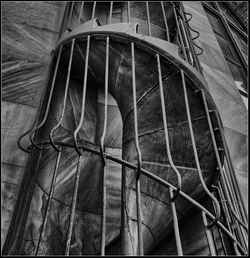 photo "Spiral Staircase" tags: black&white, misc., 