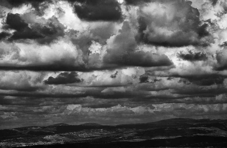 photo "***" tags: landscape, black&white, clouds