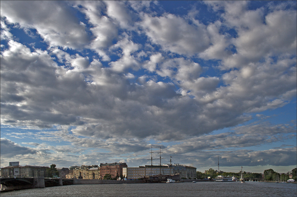 photo "city under the blue sky .." tags: landscape, clouds