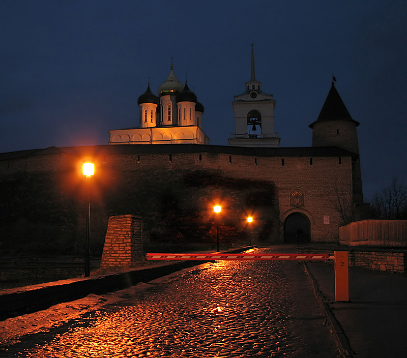 photo "***" tags: landscape, architecture, night