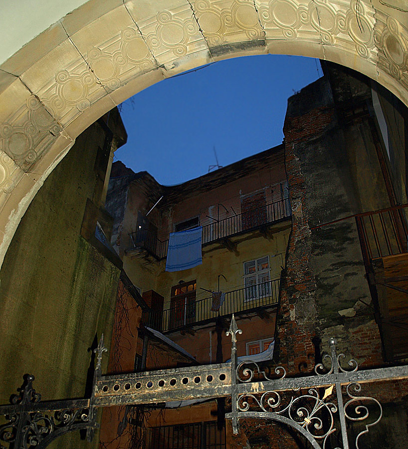 photo "In Lviv streets-5" tags: architecture, travel, landscape, Europe