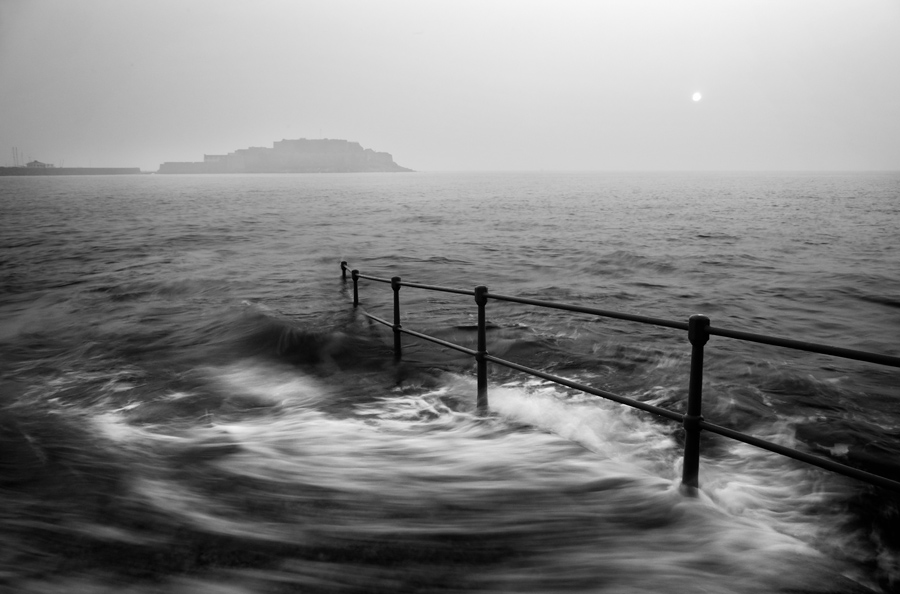 photo "Incoming tide" tags: landscape, black&white, water