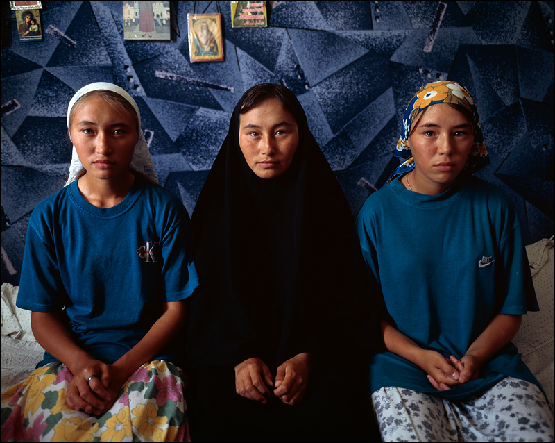 photo "Three sisters" tags: portrait, travel, Asia