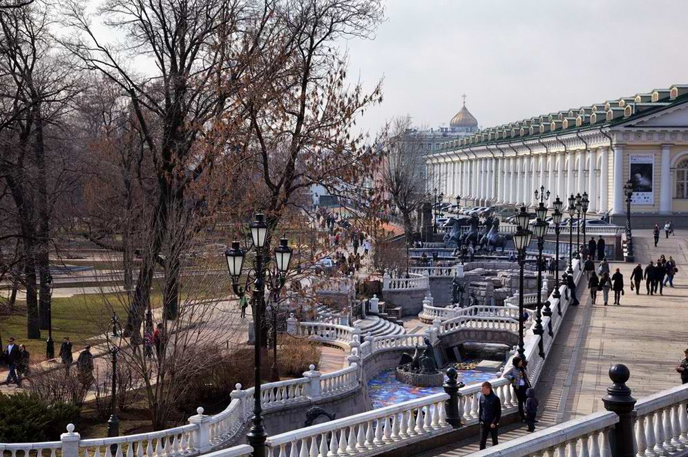 Александровский сад москва улица воздвиженка фото Фото Весна в Александровском саду - фотограф Валерий Ульянов - архитектура, пейз