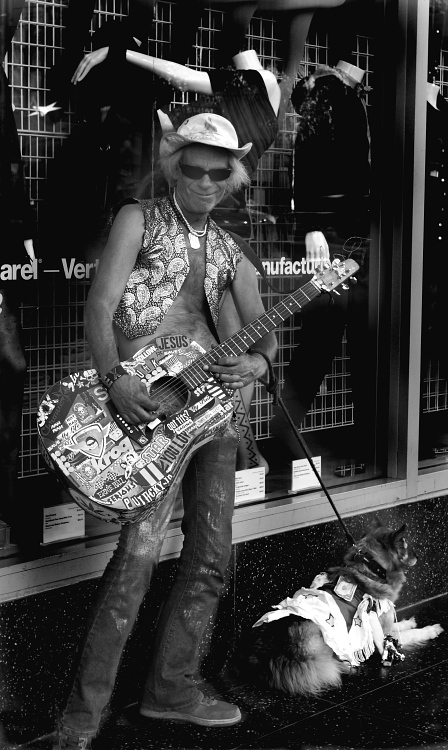 photo "The Player" tags: portrait, black&white, man