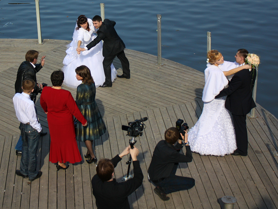 photo "Spring. Saturday. The parade of brides and grooms ..." tags: genre, 