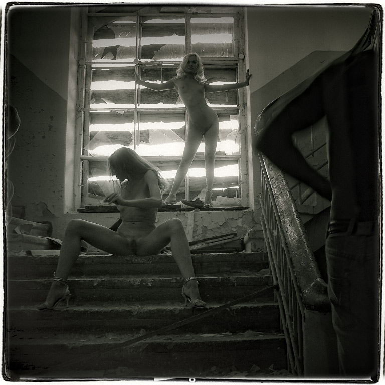 photo "So Near and Yet So Far" tags: nude, black&white, 