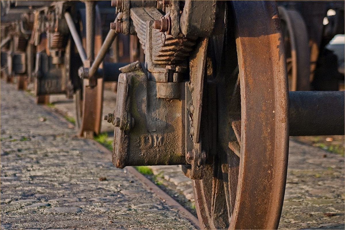 photo "Rails And Wheels" tags: fragment, technics, 