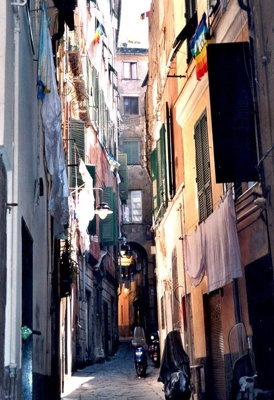 фото "ancient lanes named "caruggi" in Genoa" метки: архитектура, пейзаж, 