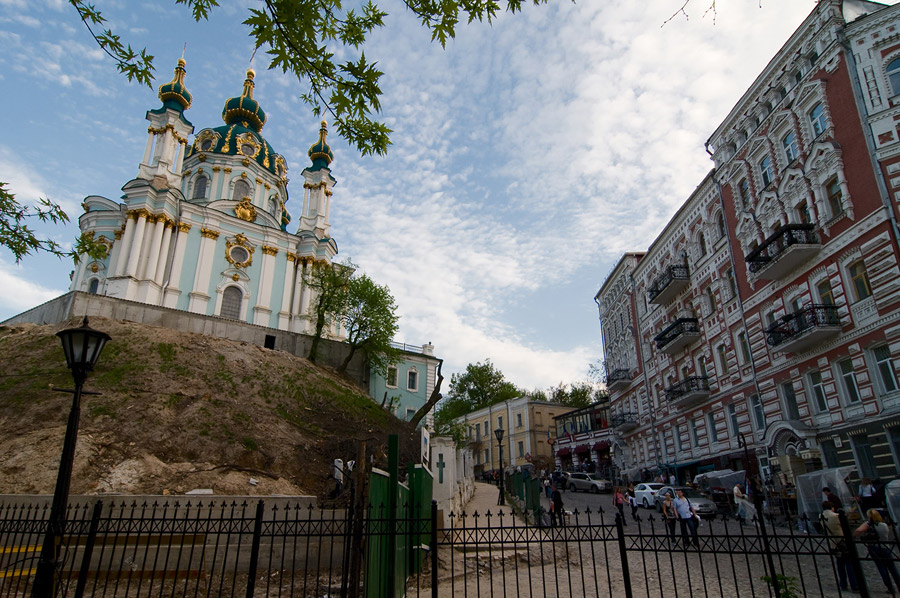 фото "Киев. Андреевская церковь, одноимённый спуск" метки: город, 