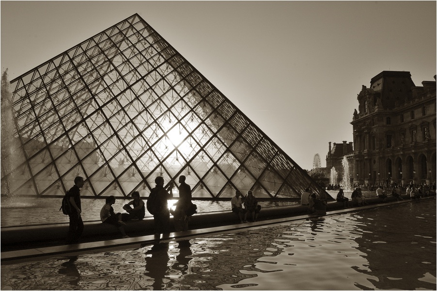 photo "at Louvre" tags: city, 