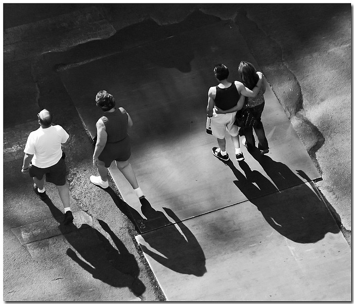 photo "Generation Gap" tags: black&white, city, 
