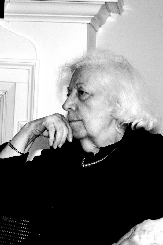 photo "***" tags: portrait, black&white, woman