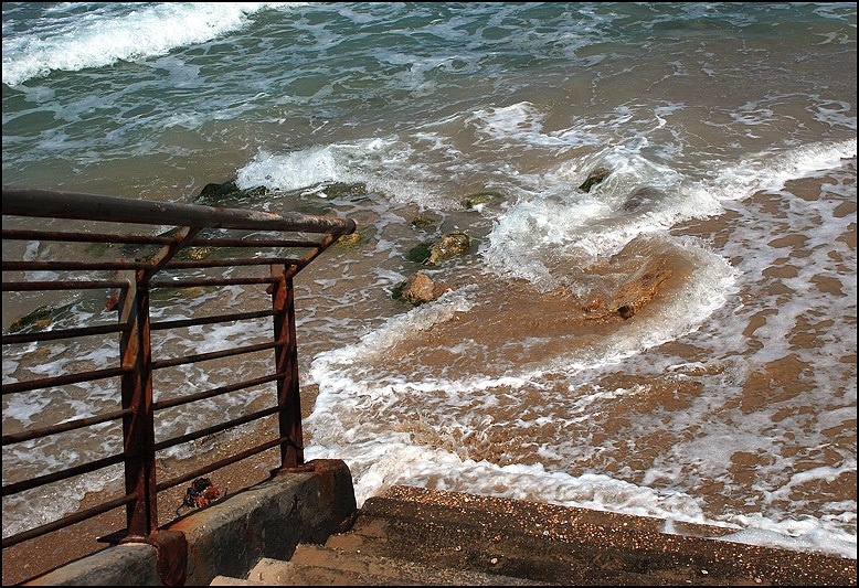 photo "Staircases leading to the sea." tags: landscape, fragment, water