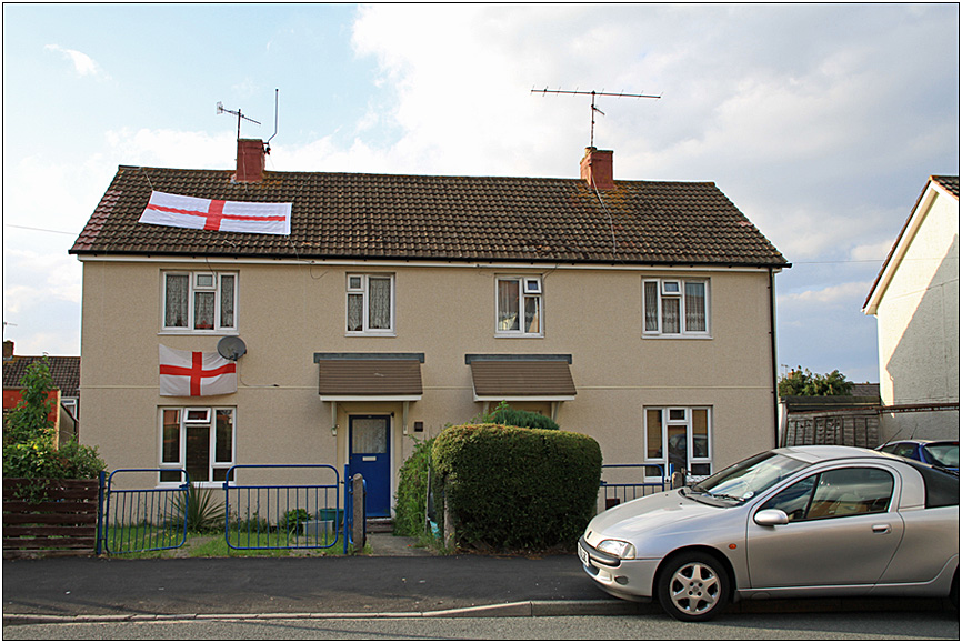 photo "Anticipating english football fans" tags: genre, reporting, 
