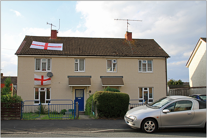 photo "Anticipating english football fans" tags: genre, reporting, 