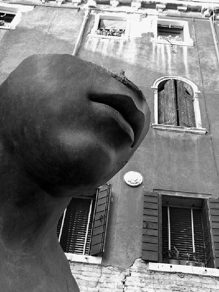 photo "lips" tags: city, fragment, 