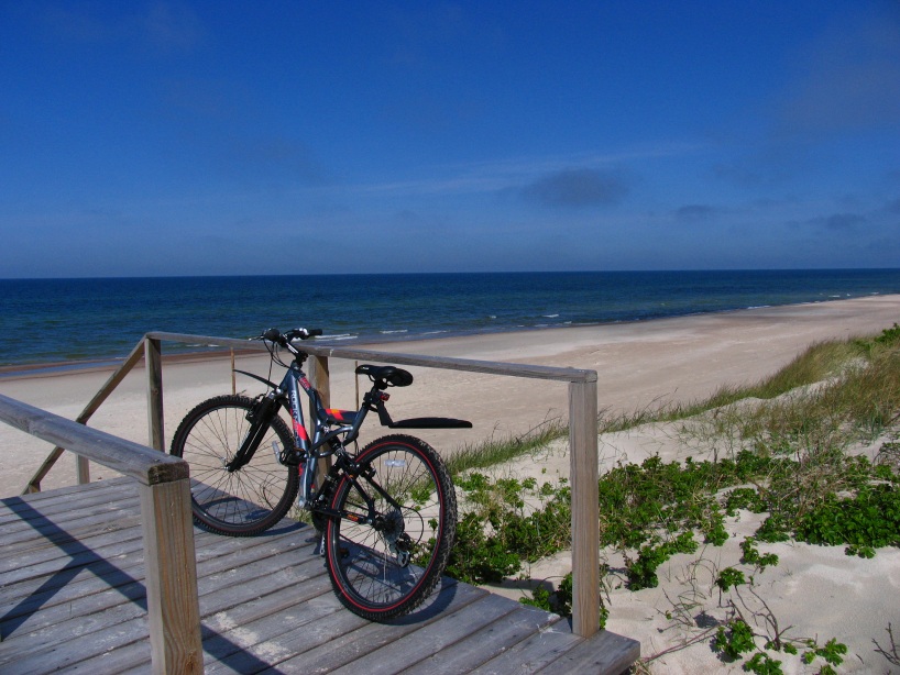 photo "sad bike" tags: landscape, summer, water