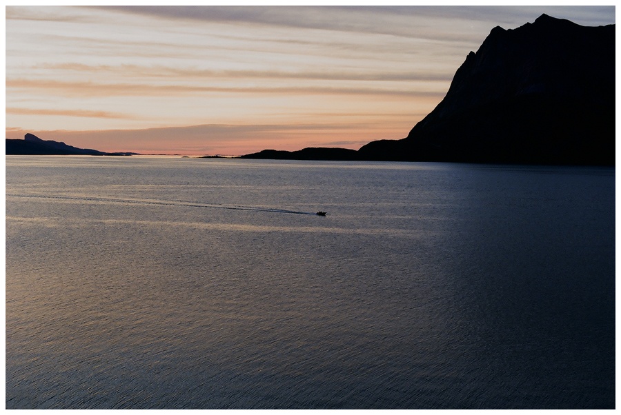 photo "Sunset and the boat" tags: landscape, summer, water