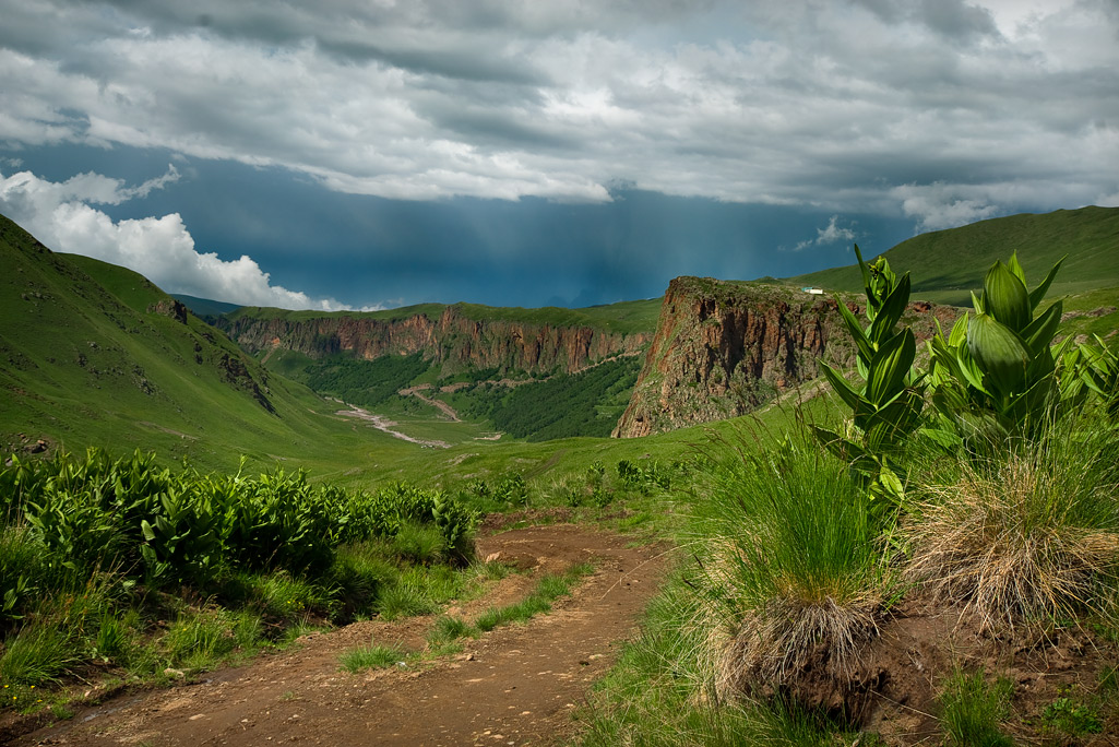 photo "Below-storm" tags: landscape, mountains