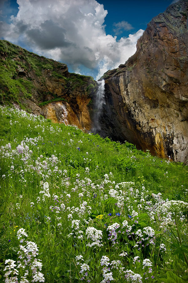 photo "A small mountain waterfall" tags: landscape, mountains