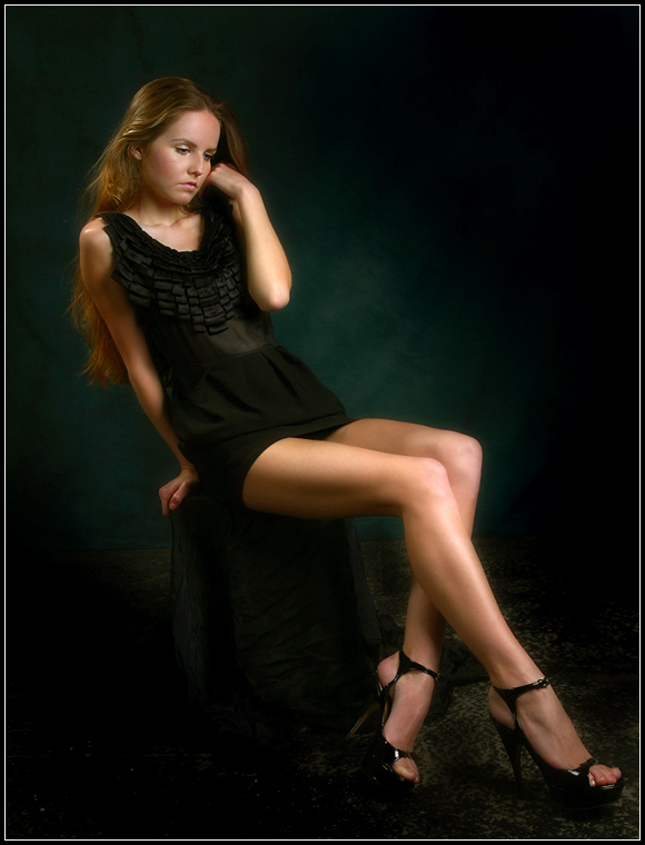 photo "portrait in an interior with long legs" tags: portrait, glamour, woman