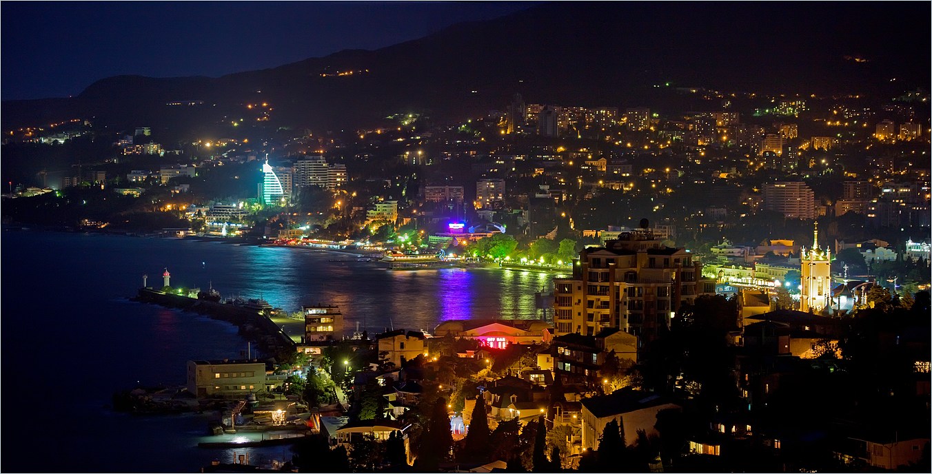 photo "***" tags: landscape, city, Crimea, building, lamp, night, Ялта