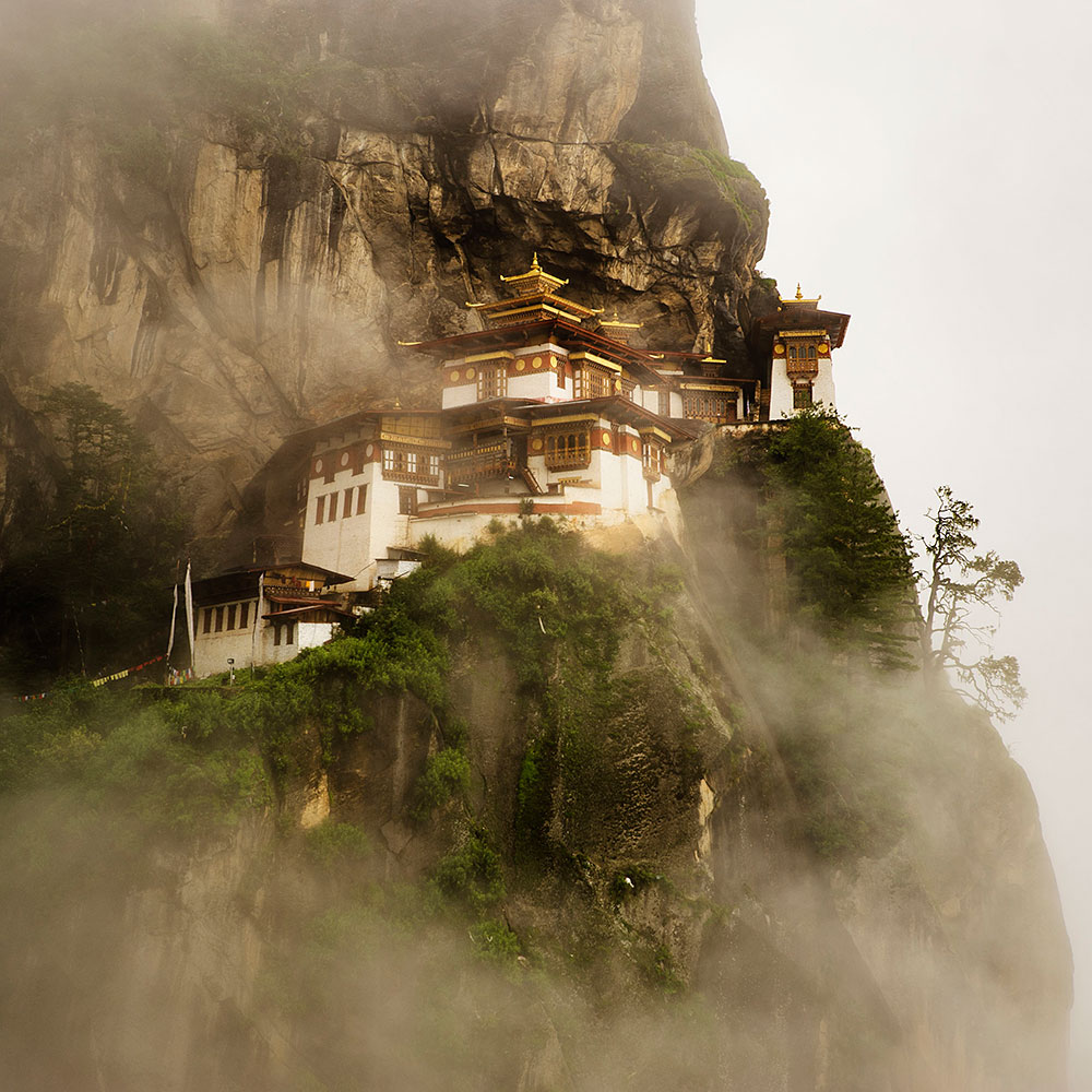 photo "Tiger's nest" tags: architecture, travel, landscape, Asia