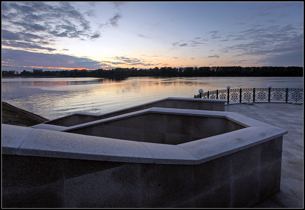 photo "At sunset." tags: architecture, landscape, sunset