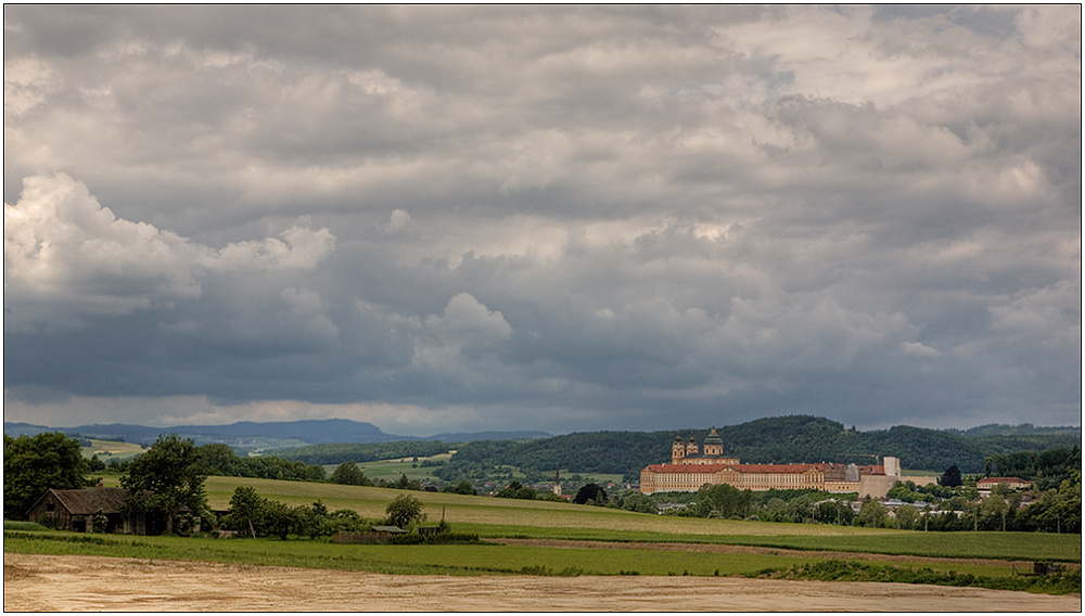 photo "Kind on abbey Melk" tags: architecture, landscape, clouds