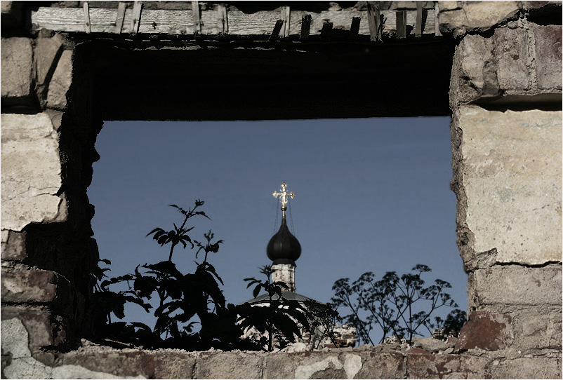 photo "Through the Wall" tags: architecture, fragment, landscape, 