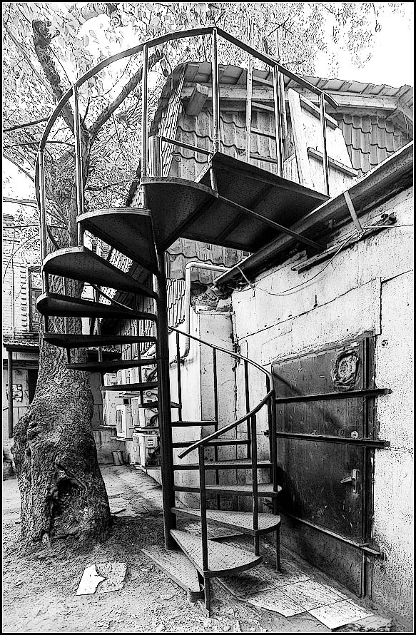 photo "Moscow Courtyard" tags: city, black&white, 