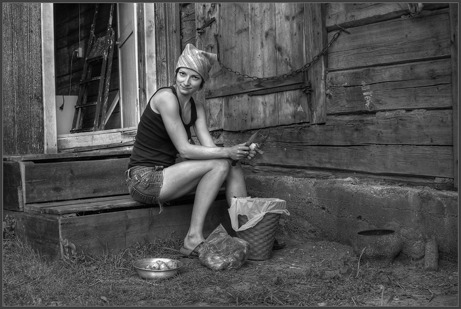 photo "A preparation of potatoes" tags: black&white, reporting, 