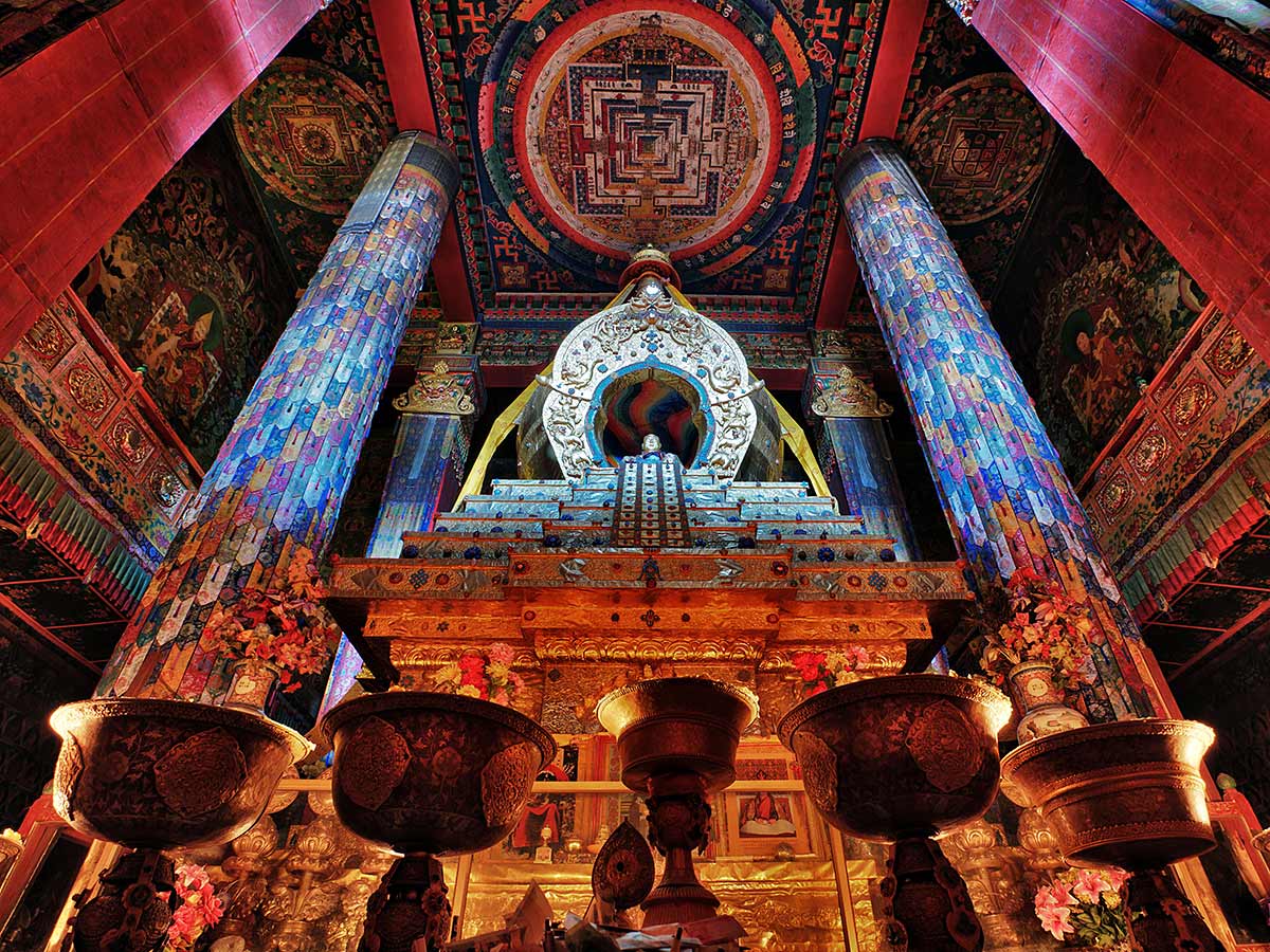 photo "Stupa-tomb of the Tenth Panchen Lama" tags: interior, travel, Asia