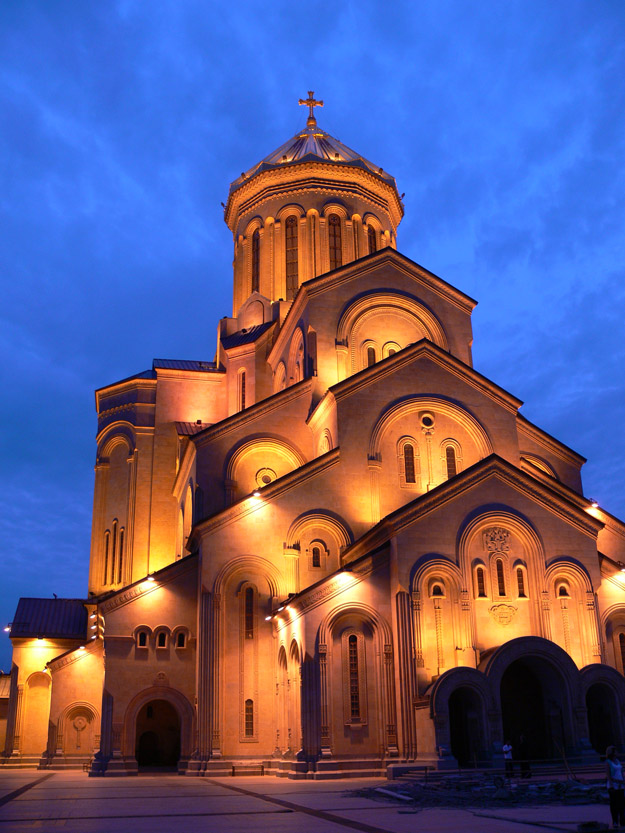 photo "Tbilisi Sameba Cathedral" tags: city, architecture, landscape, 