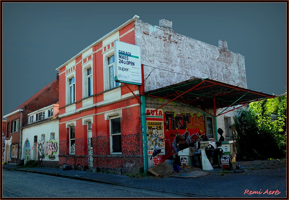 photo "OLD GASSTATION" tags: architecture, travel, landscape, 