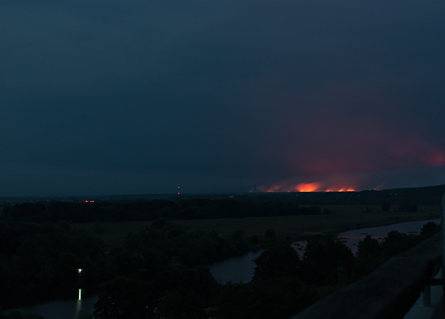 photo "The fire" tags: reporting, landscape, night